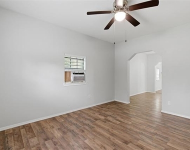 127 E Walker Street - Photo Thumbnail 14