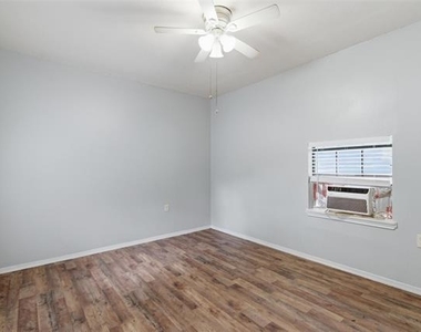 127 E Walker Street - Photo Thumbnail 13