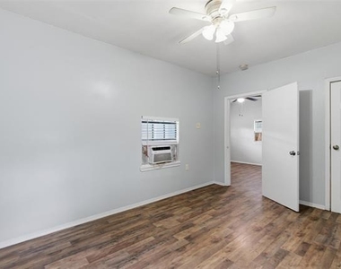 127 E Walker Street - Photo Thumbnail 8