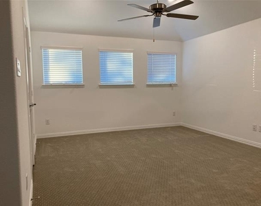 3259 Shearwater Lane - Photo Thumbnail 14