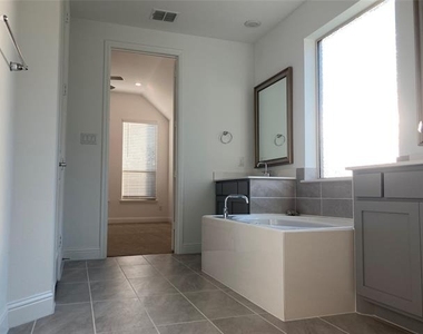 3259 Shearwater Lane - Photo Thumbnail 17