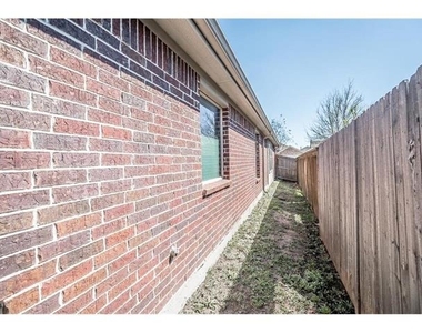 1405 Nightingale Drive - Photo Thumbnail 29