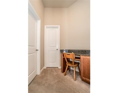 1405 Nightingale Drive - Photo Thumbnail 9