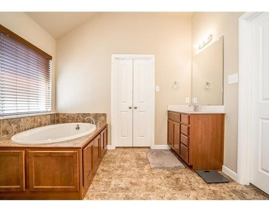 1405 Nightingale Drive - Photo Thumbnail 11