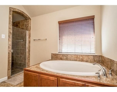 1405 Nightingale Drive - Photo Thumbnail 12