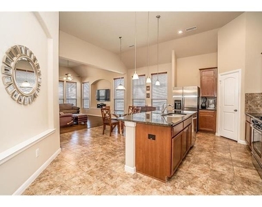 1405 Nightingale Drive - Photo Thumbnail 24