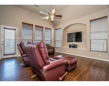 1405 Nightingale Drive - Photo Thumbnail 17