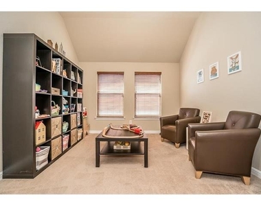 1405 Nightingale Drive - Photo Thumbnail 2
