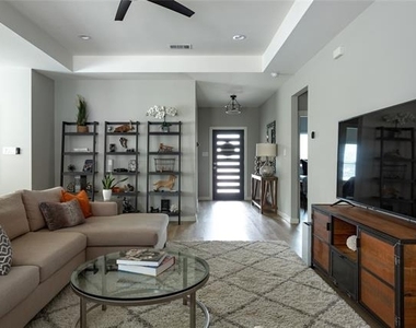1108 Claude Street - Photo Thumbnail 5