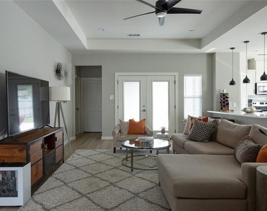 1108 Claude Street - Photo Thumbnail 2