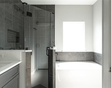 1108 Claude Street - Photo Thumbnail 13
