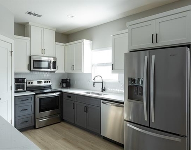 1108 Claude Street - Photo Thumbnail 7