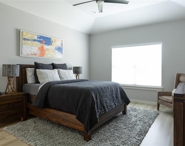 1108 Claude Street - Photo Thumbnail 9