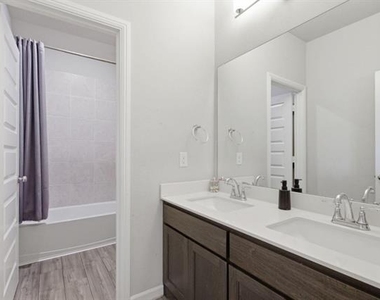 418 Ardsley Lane - Photo Thumbnail 15