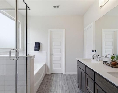 418 Ardsley Lane - Photo Thumbnail 8