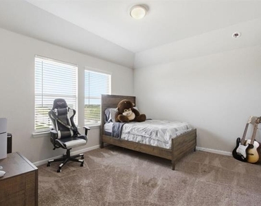 418 Ardsley Lane - Photo Thumbnail 10