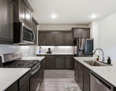 418 Ardsley Lane - Photo Thumbnail 4