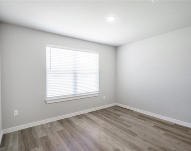 2650 Roman Lane - Photo Thumbnail 14