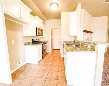 210 Paschall - Photo Thumbnail 5
