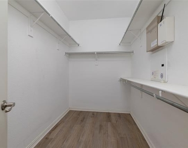 2108 Harris Place - Photo Thumbnail 10