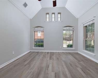 2108 Harris Place - Photo Thumbnail 6