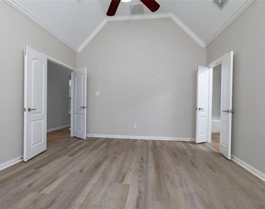 2108 Harris Place - Photo Thumbnail 4