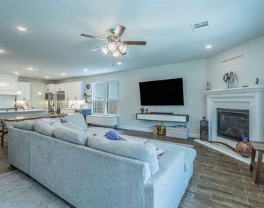 15894 Talamore Lane - Photo Thumbnail 8