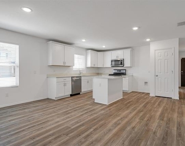1100 Varson Drive - Photo Thumbnail 5