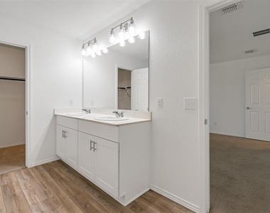 1100 Varson Drive - Photo Thumbnail 22