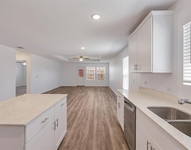 1100 Varson Drive - Photo Thumbnail 12