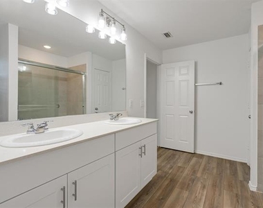 1100 Varson Drive - Photo Thumbnail 24