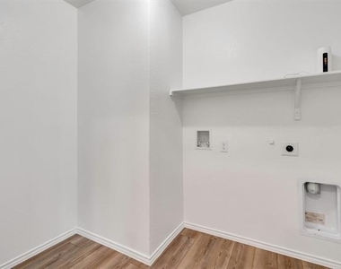 1100 Varson Drive - Photo Thumbnail 32