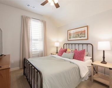 2712 Fiddler Way - Photo Thumbnail 24