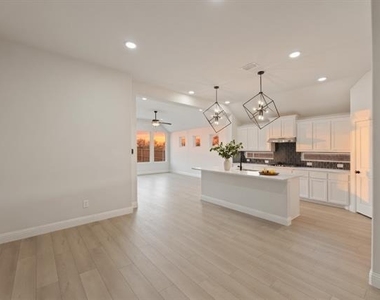 3829 Walnut Creek Drive - Photo Thumbnail 6