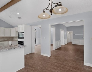 1207 Mistywood Lane - Photo Thumbnail 10
