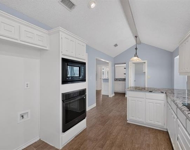 1207 Mistywood Lane - Photo Thumbnail 9