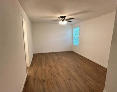 705 E Jones Street - Photo Thumbnail 3