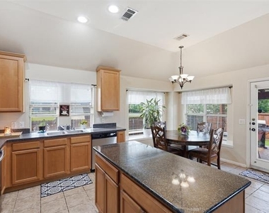 1218 Inglewood Drive - Photo Thumbnail 10