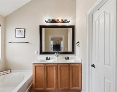 1218 Inglewood Drive - Photo Thumbnail 24
