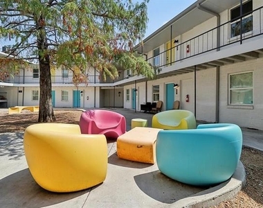 321 E 8th Street - Photo Thumbnail 7