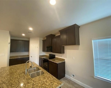 2202 Jones Street - Photo Thumbnail 3