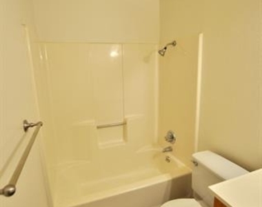 511 W Oak Street - Photo Thumbnail 8