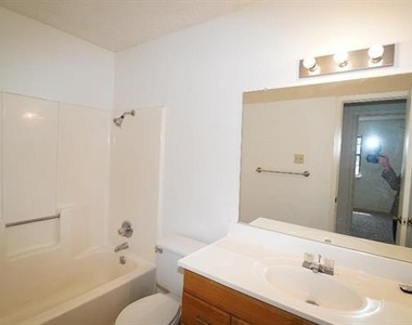 511 W Oak Street - Photo Thumbnail 9