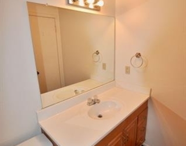 511 W Oak Street - Photo Thumbnail 10