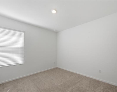 6509 Glade Street - Photo Thumbnail 5