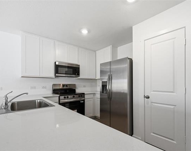 6509 Glade Street - Photo Thumbnail 4