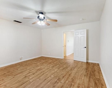 118 E Florence Street - Photo Thumbnail 7