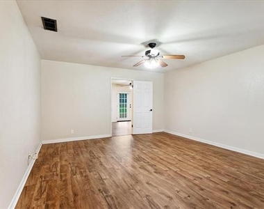 118 E Florence Street - Photo Thumbnail 6