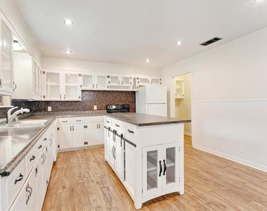 118 E Florence Street - Photo Thumbnail 11