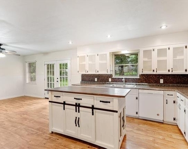 118 E Florence Street - Photo Thumbnail 9